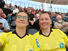 im Stadion mit Trikot.jpg