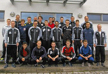 Der Lehrgang vor der HFV-Sportschule / Foto: HFV